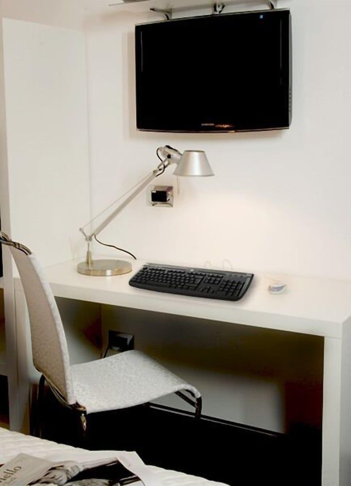 Hotel Bruman Caserta Superior Double Room 4