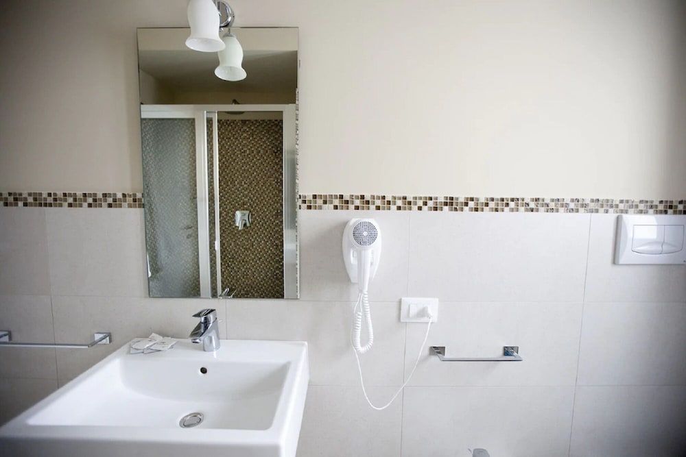 Central Gallery Rooms Classic Double or Twin Room 4