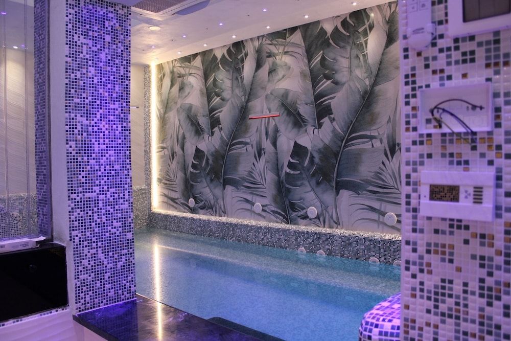 undefined Hotel Center 3 3
