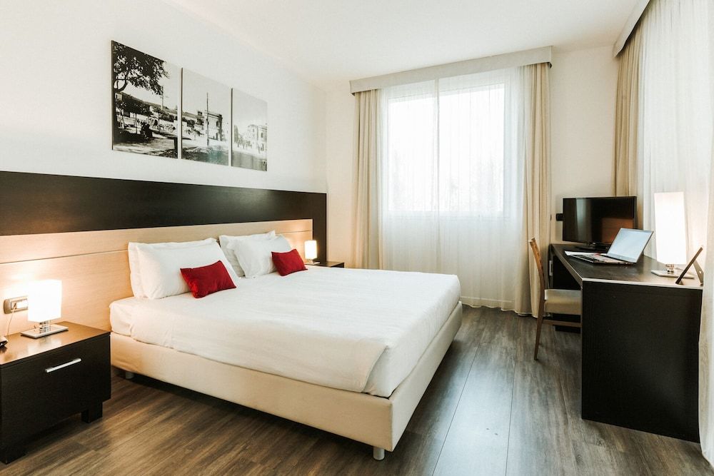Hotel Carpi Standard Double Room, 1 Double Bed 4