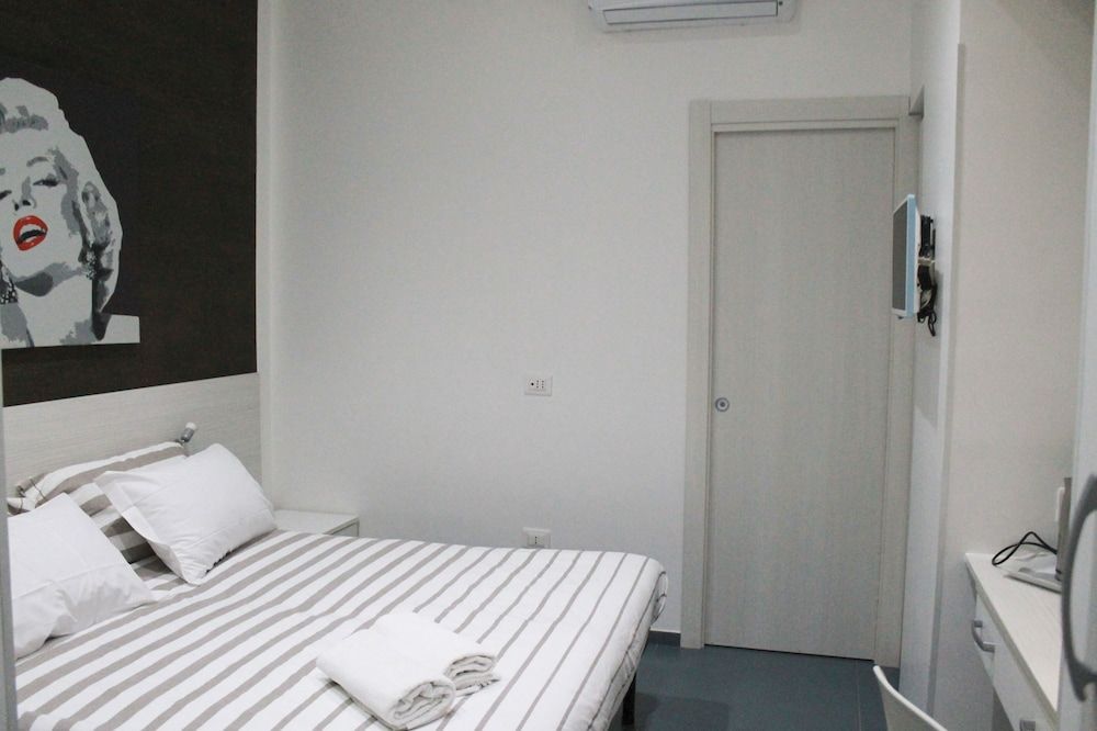 Mascalzone Latino Luxury Rooms Classic Double or Twin Room, Courtyard View 9