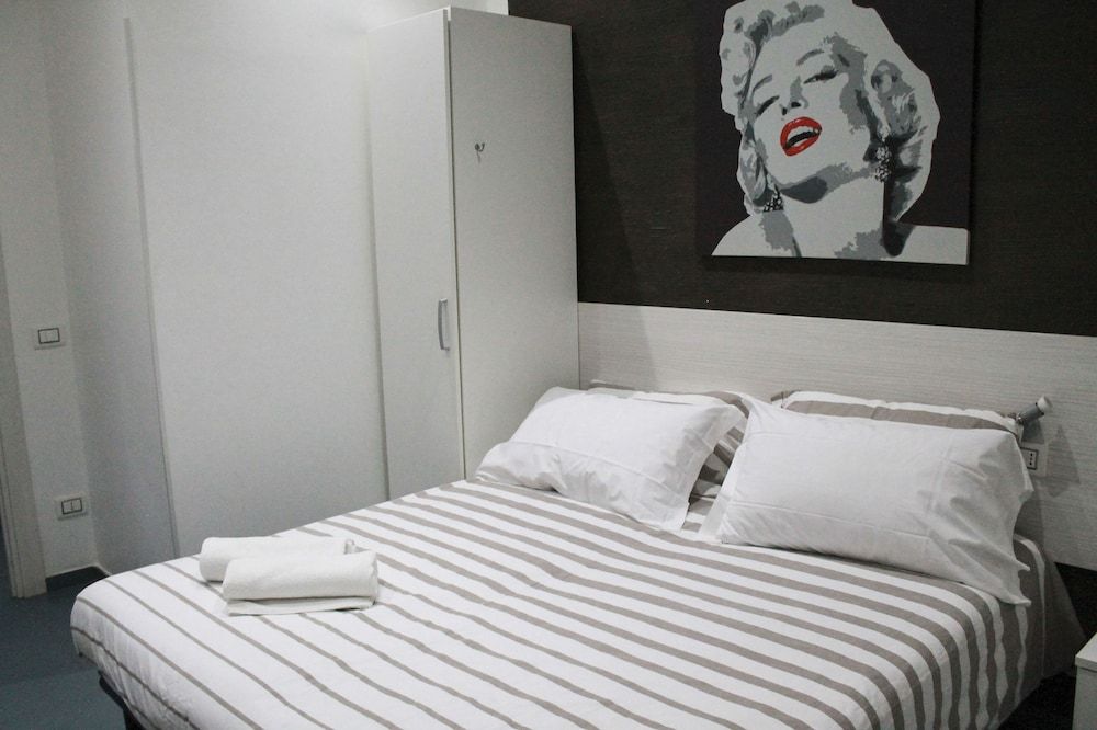 Mascalzone Latino Luxury Rooms Classic Double or Twin Room, Courtyard View 10