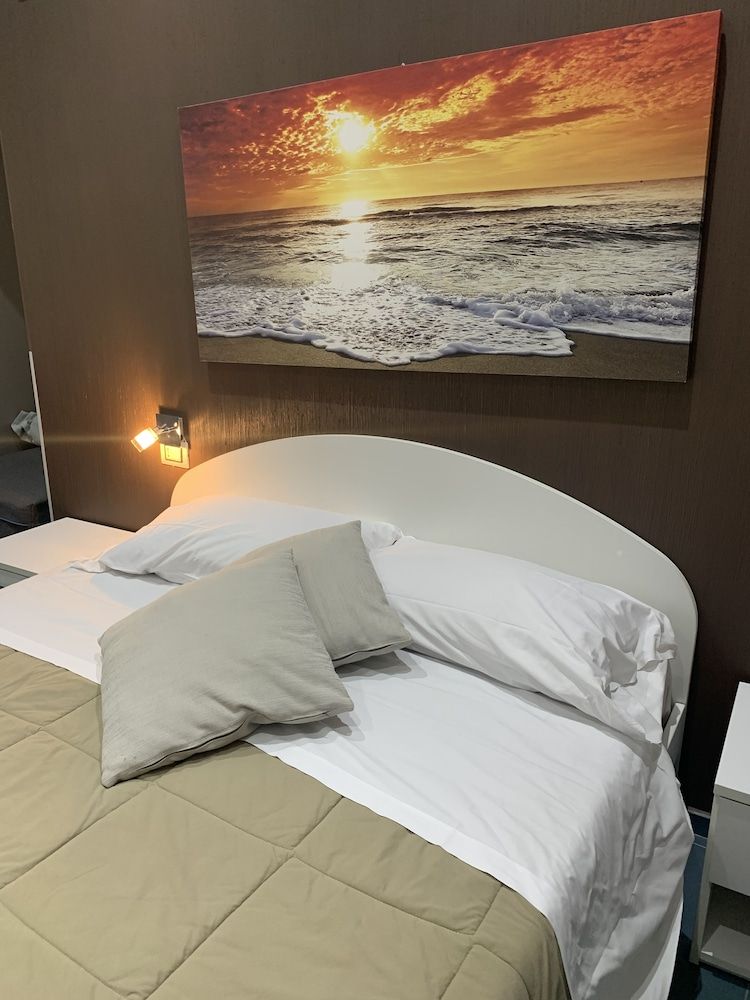 Mascalzone Latino Luxury Rooms Comfort Triple Room, Multiple Beds, City View 5