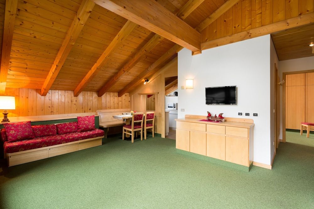 Ambiez Residence Apartment, 1 Bedroom (5 pax - attic) 2