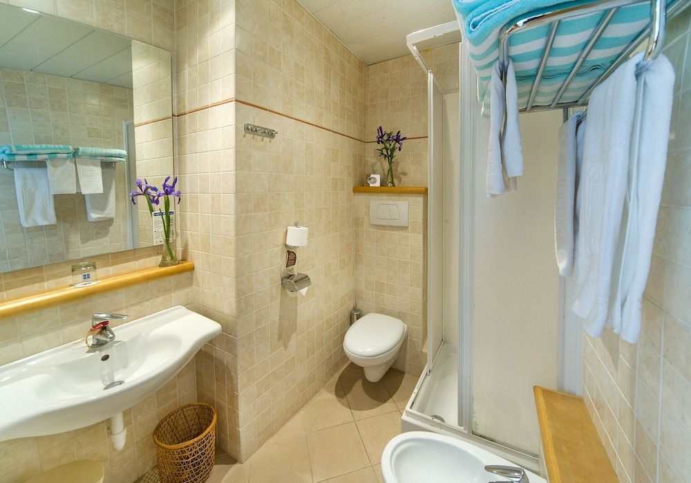 Hotel Terminal - Caroli Hotels Standard Quadruple Room 21