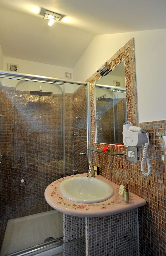 World Center Panoramic Double Room, Sea View 8