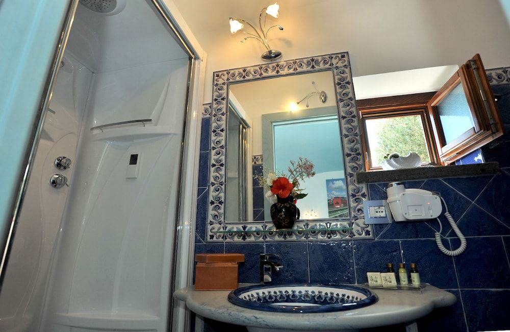 World Center Deluxe Double Room, Sea View 4