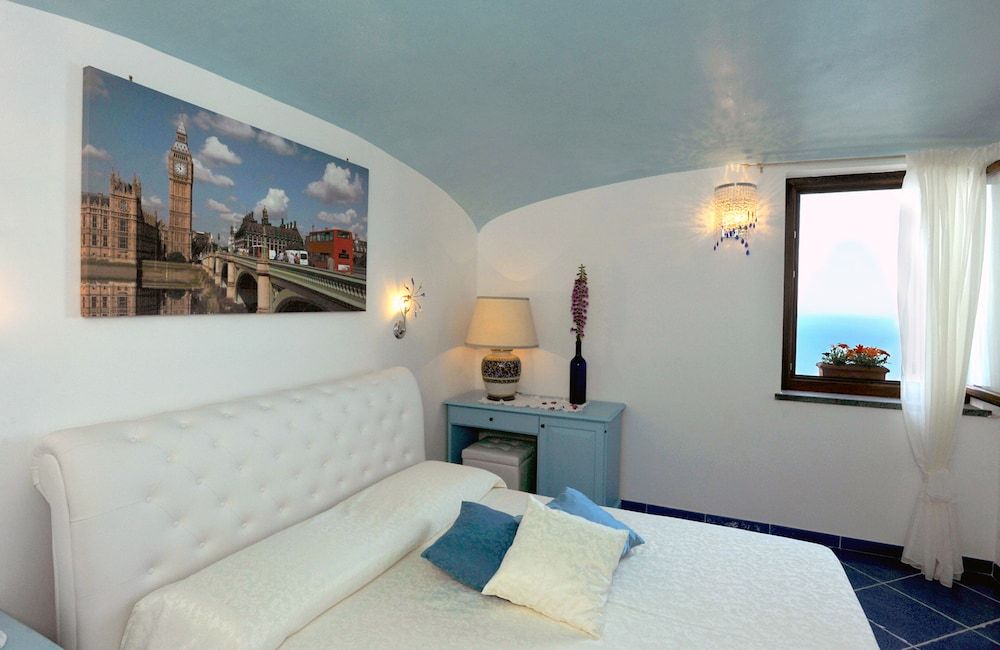 World Center Deluxe Double Room, Sea View 2