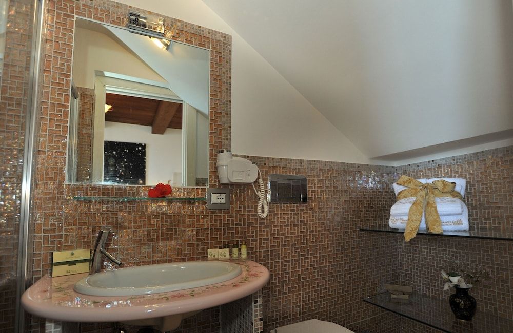 World Center Panoramic Double Room, Sea View 11