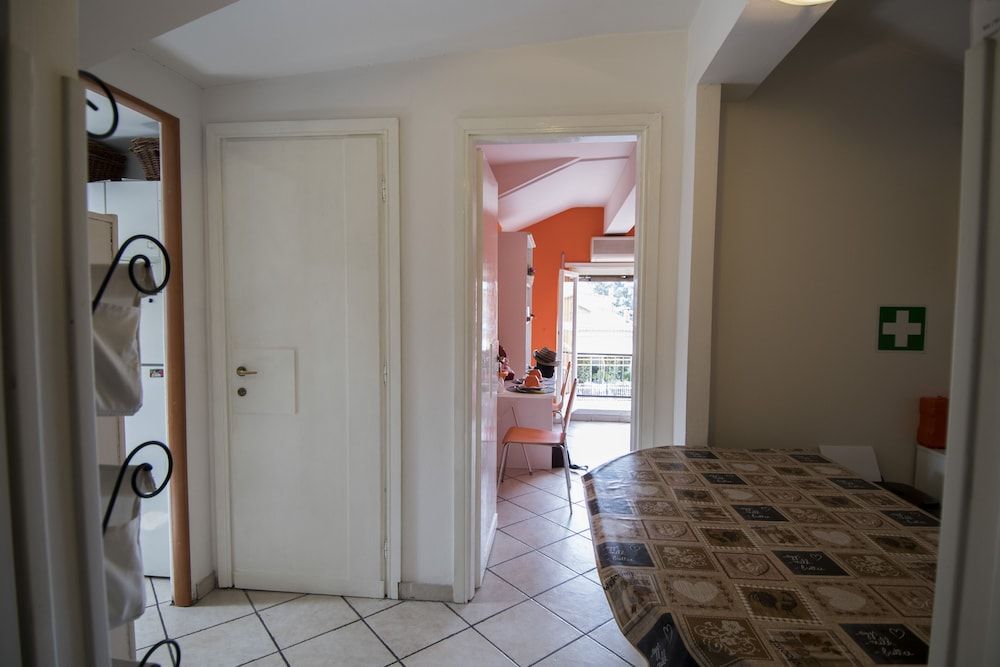 La Voliera B&B Double Room, Shared Bathroom 9