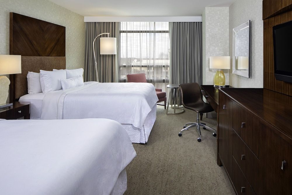 Traditional Room, 2 Queen Beds, Non Smoking (Mobility Accessible, Tub)