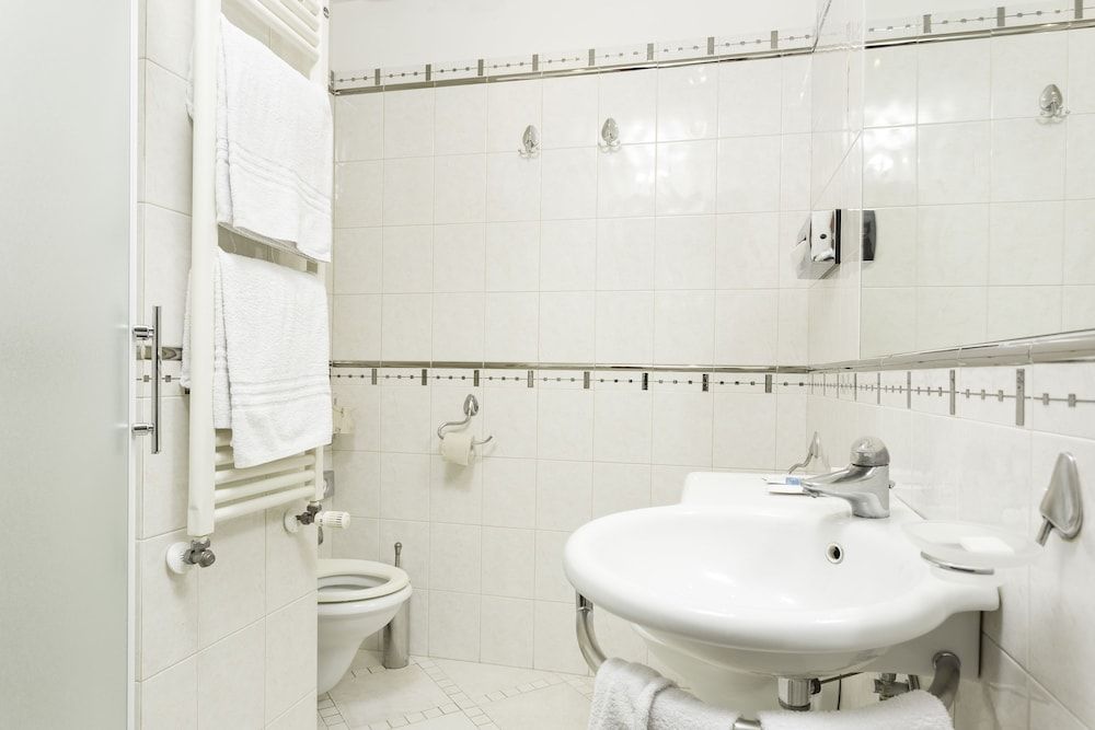 Millennhotel Double Room 8