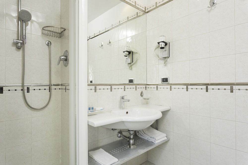 Millennhotel Double Room 6