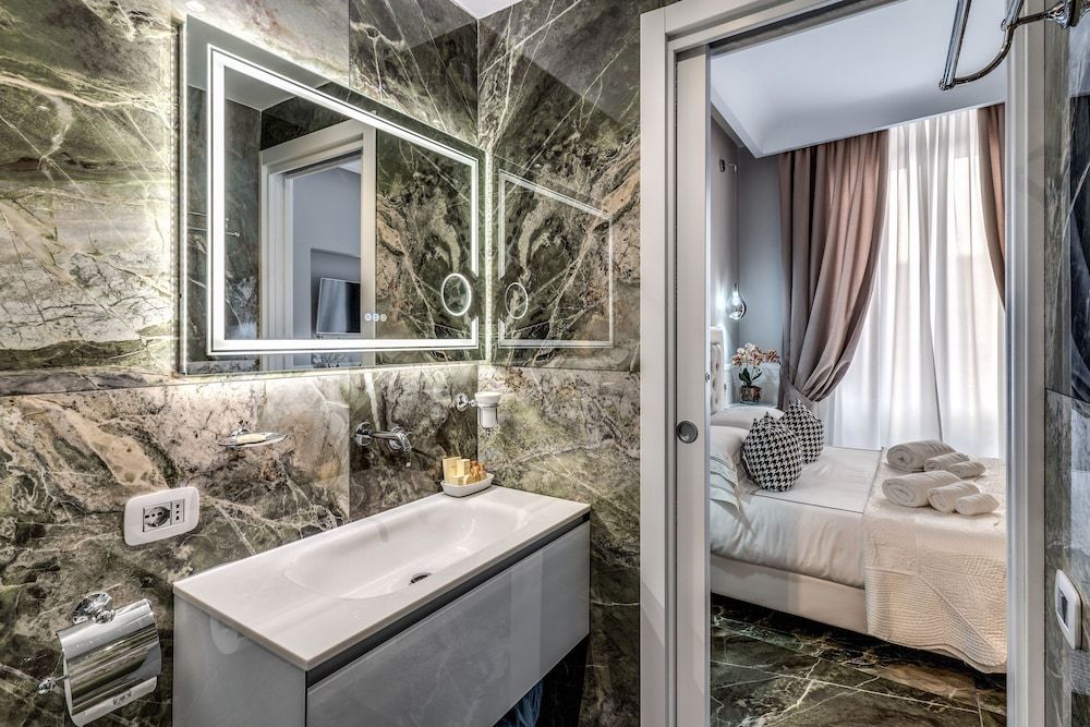 Rome55 - Piazza di Spagna Superior Double Room, City View 14