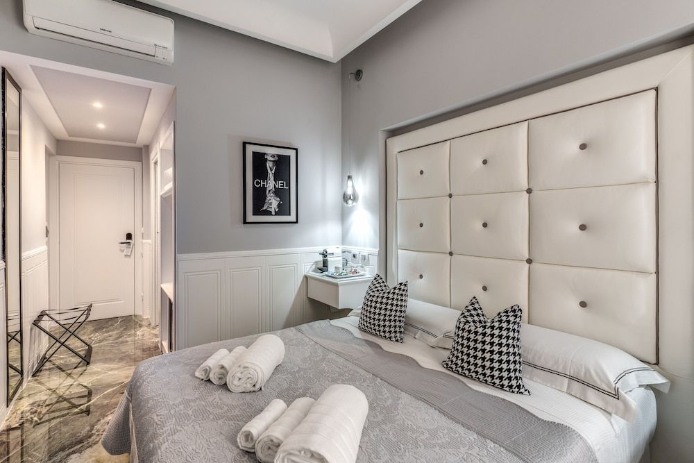 Rome55 - Piazza di Spagna Superior Double Room, City View 3