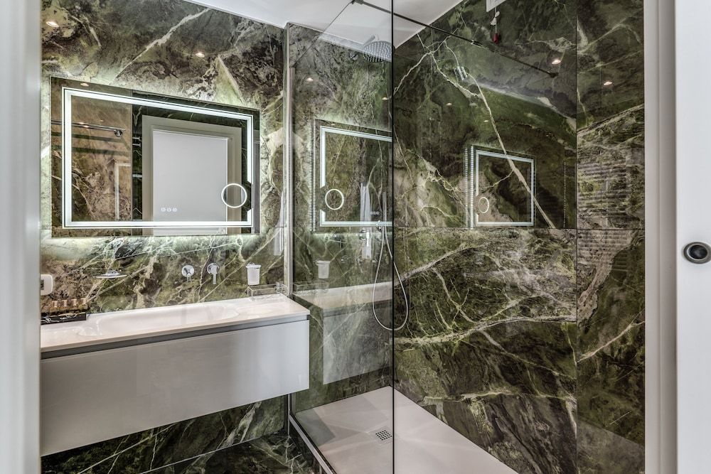 Rome55 - Piazza di Spagna Deluxe Double or Twin Room 5