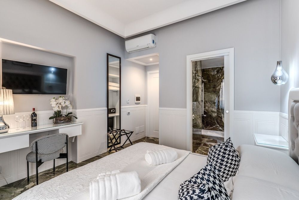 Rome55 - Piazza di Spagna Superior Double Room, City View 16