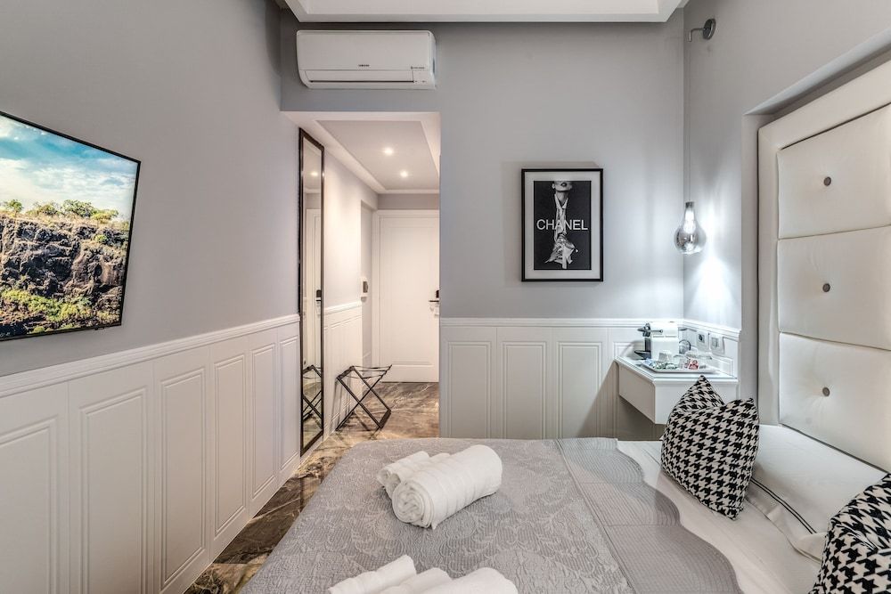 Rome55 - Piazza di Spagna Superior Double Room, City View 4