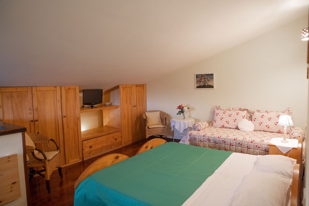 Podere Sette Piagge Deluxe Triple Room