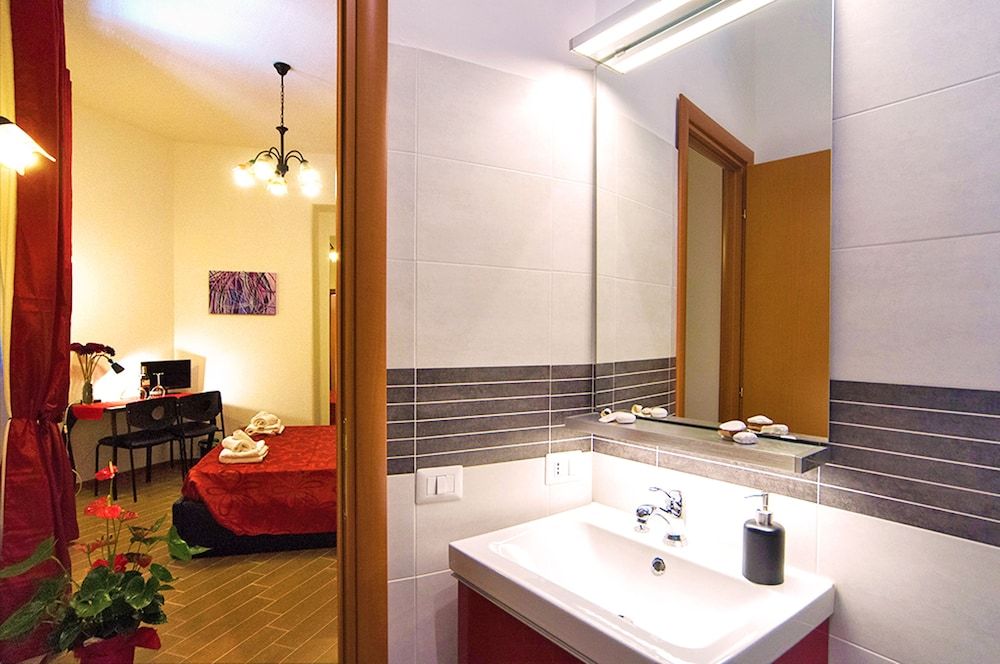 MICLAD BeB Colosseum Guest House Deluxe Room (Cesare) 7