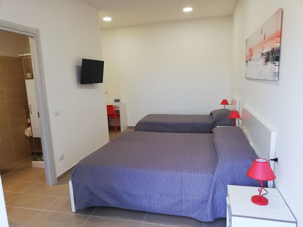 Triple Room, 1 Bedroom, Poolside