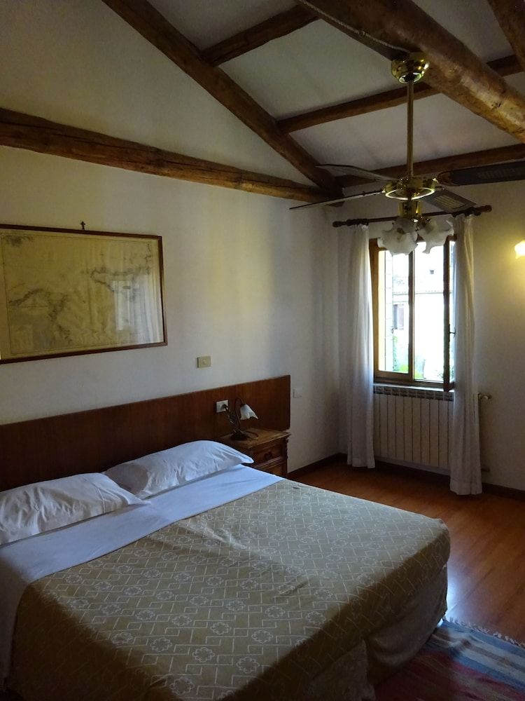 Hotel Minerva E Nettuno Economy Double Room, Shared Bathroom 5