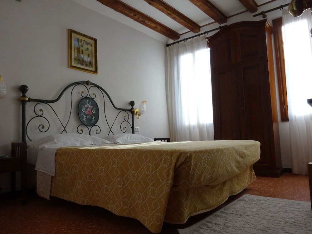Hotel Minerva E Nettuno Standard Triple Room 8