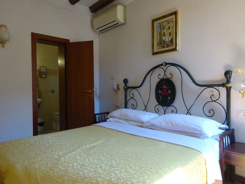 Hotel Minerva E Nettuno Standard Triple Room 4