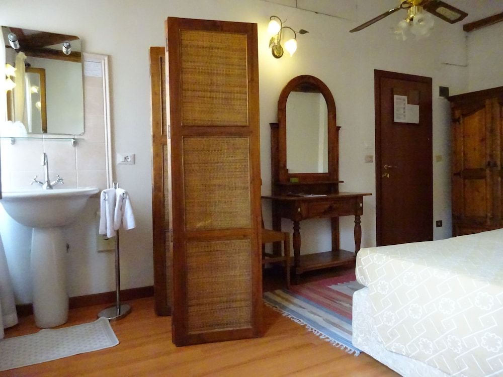 Hotel Minerva E Nettuno Economy Double Room, Shared Bathroom 7