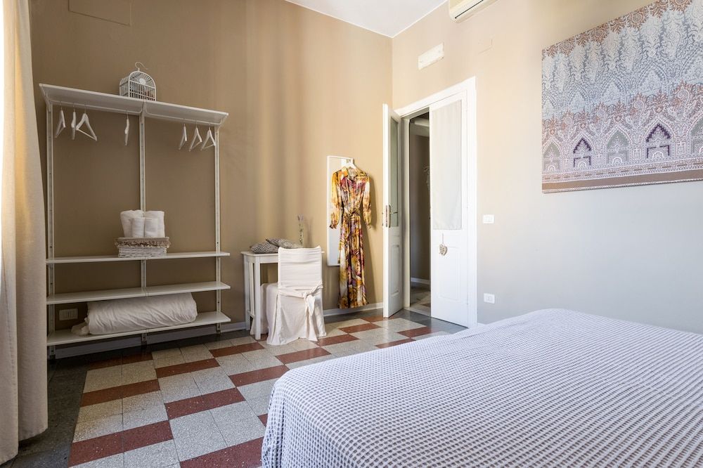 Family Room, 2 Bedrooms, Private Bathroom, Courtyard View