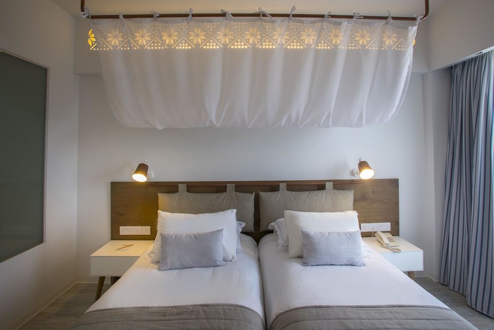 Lordos Beach Hotel & Spa Single Room, Partial Sea View 2