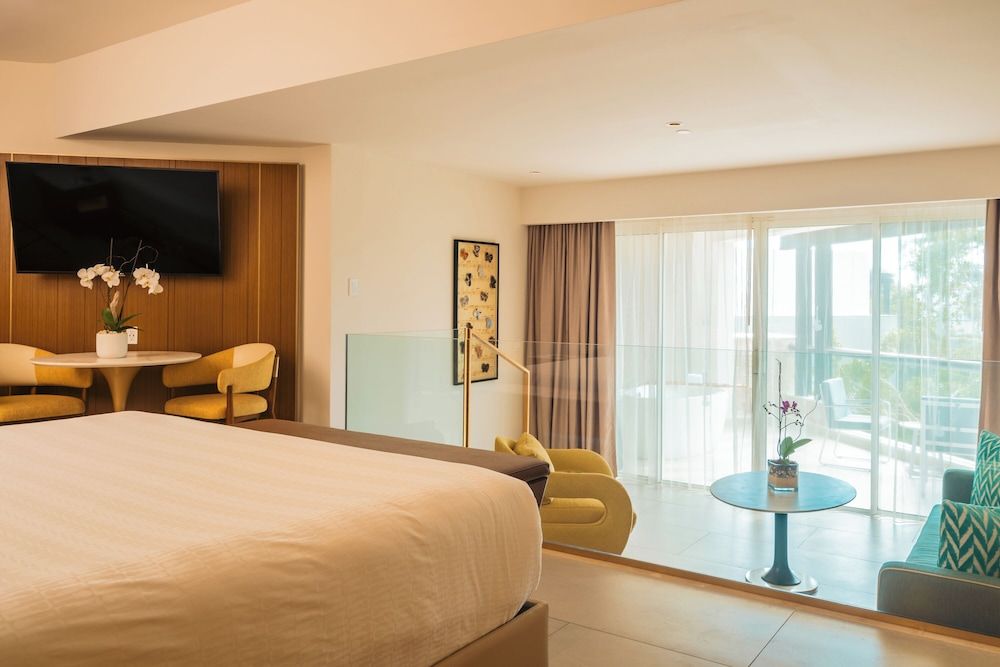 Pure Wellness Caribbean Suite King Bed & Sofa Bed