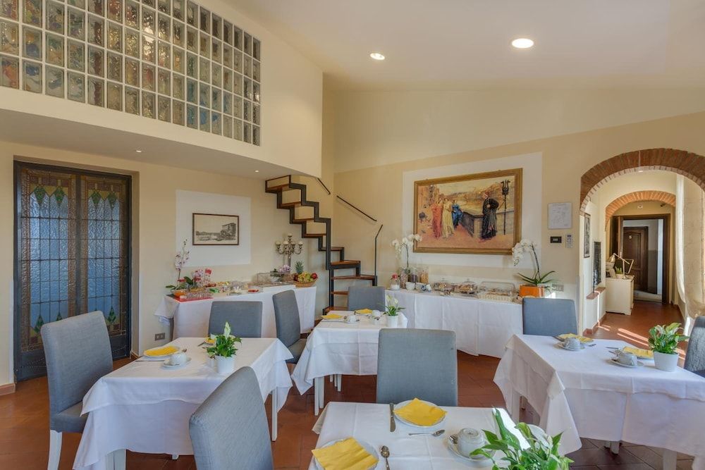 undefined Locanda dei Guelfi 8
