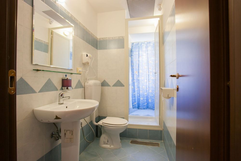 Legend R. G. Basic Quadruple Room 6