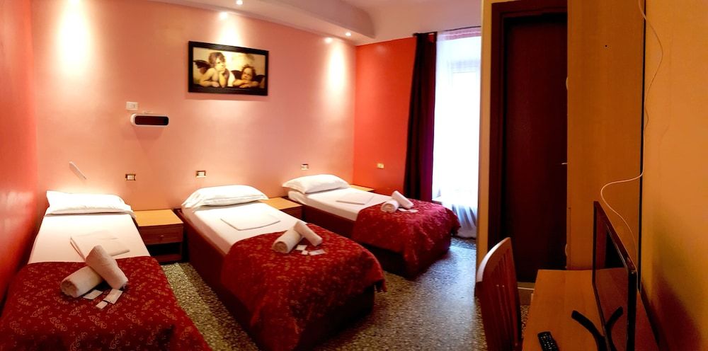 Legend R. G. Shared Dormitory, Mixed Dorm, Ensuite (4 people) 4