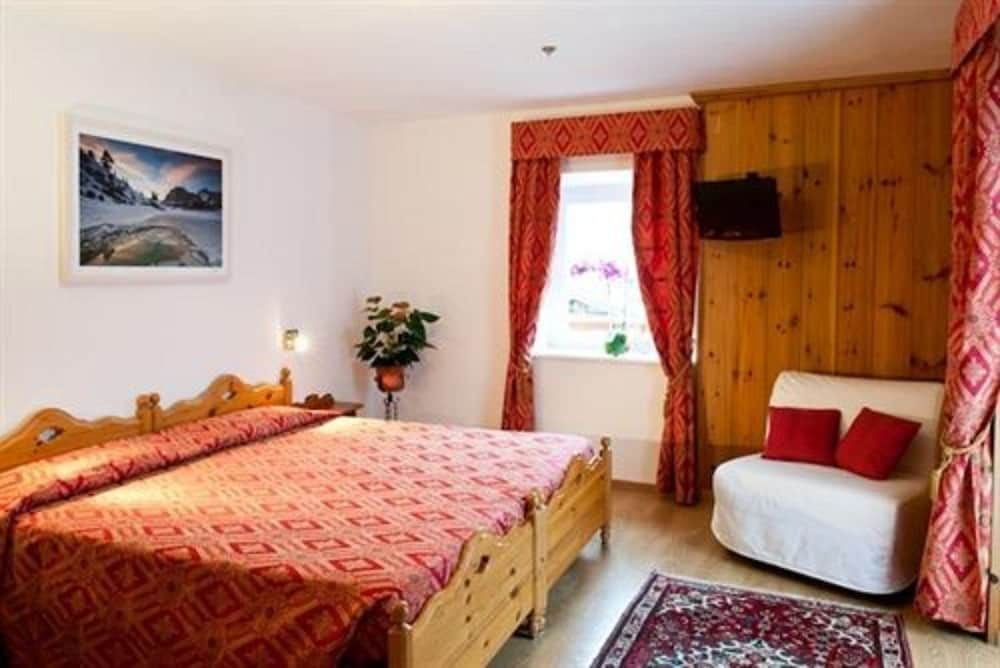 Hotel Aquila Camera Comfort Tripla 2