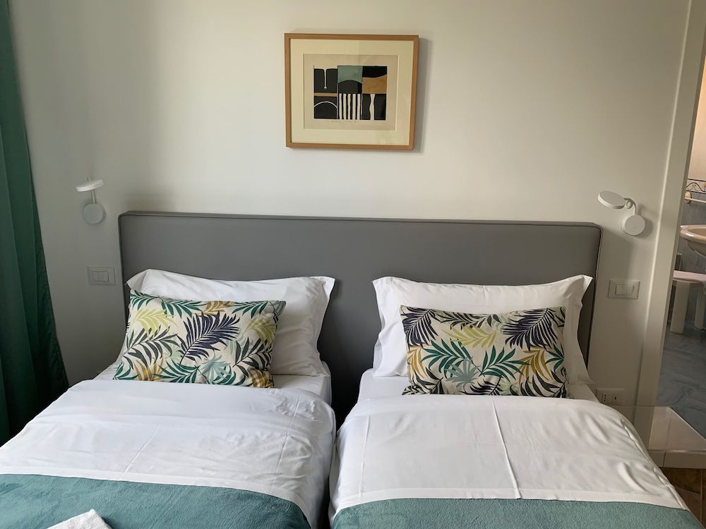 undefined Astoria Palace 4