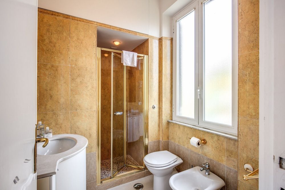 Astoria Palace Double Room 7