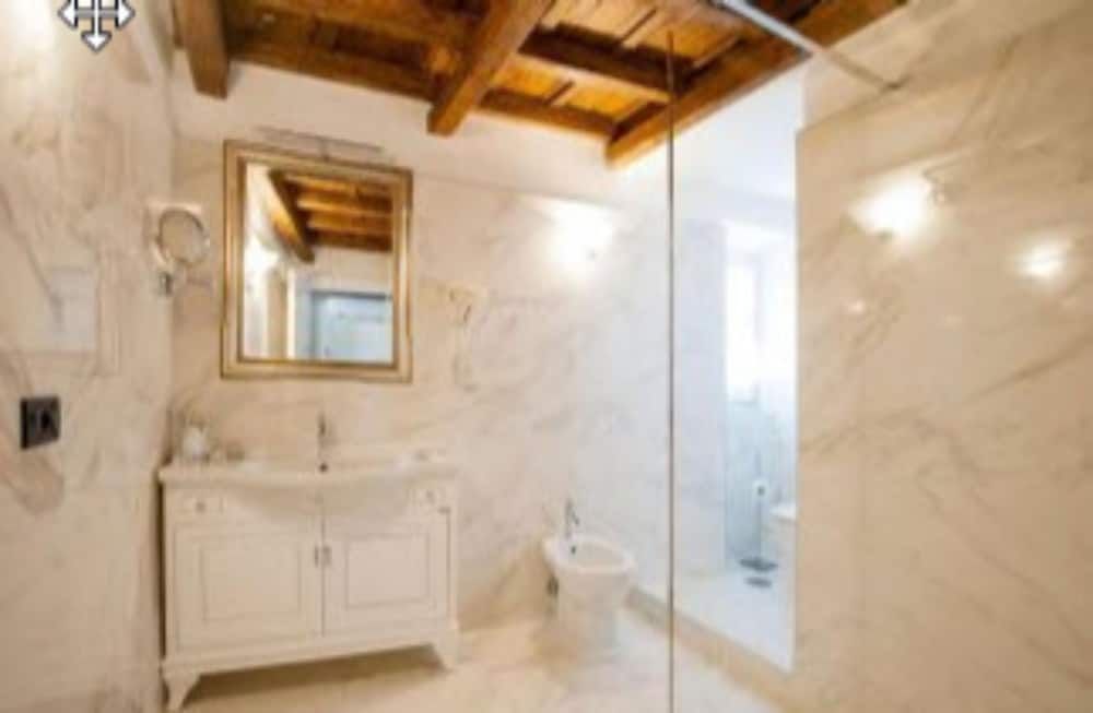 Royal House Quadruple Room 5