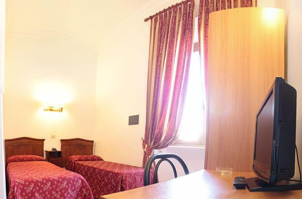 Hotel Euro Quiris Double Room 6