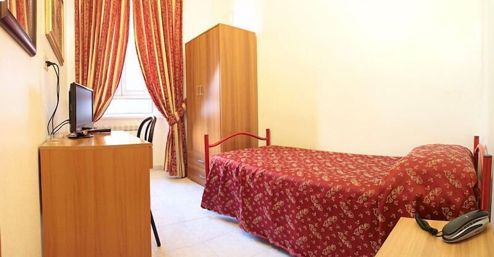 undefined Hotel Euro Quiris 4