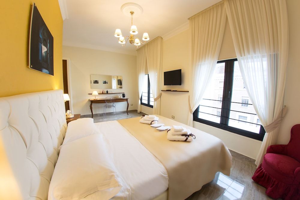 undefined NeapolitanTrips Hotel 2