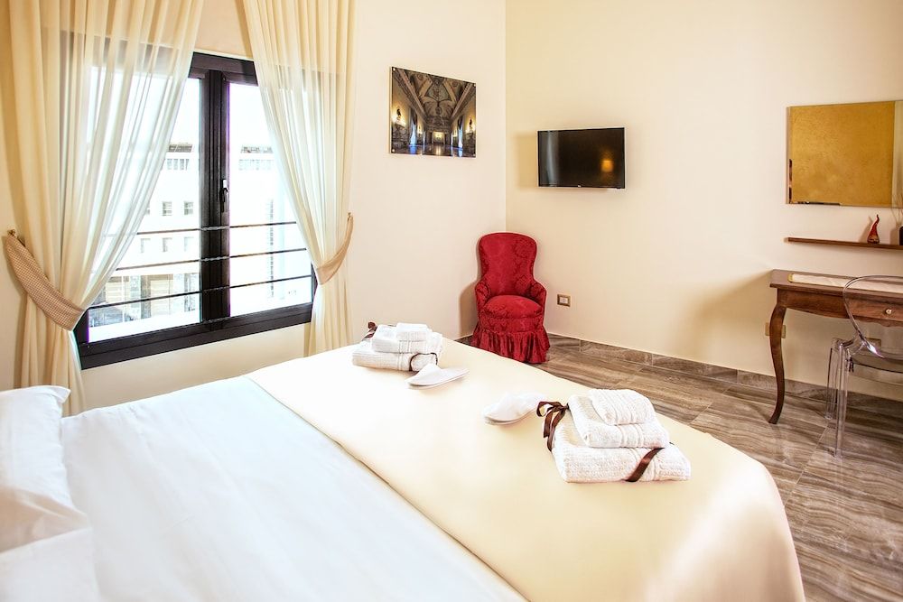undefined NeapolitanTrips Hotel 10
