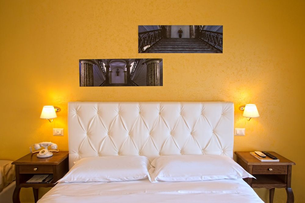 undefined NeapolitanTrips Hotel 9