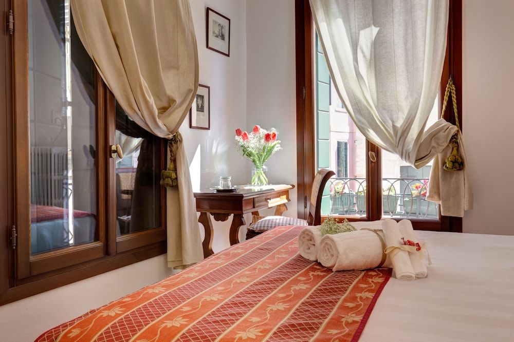 Hotel San Samuele Double Room with Shared Bathroom 4