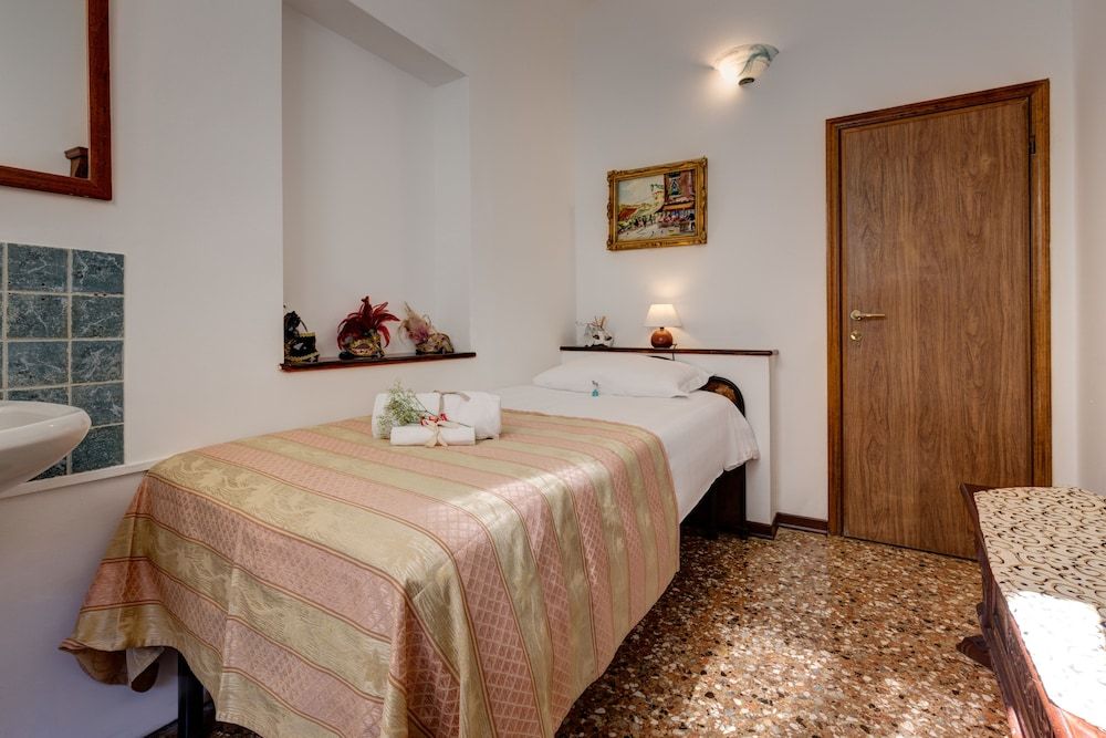 undefined Hotel San Samuele 7