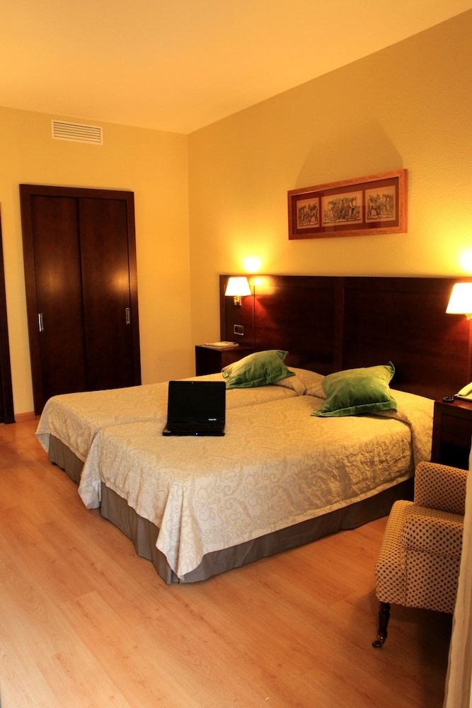 Hotel Cervantes Standard Room, 2 Twin Beds 5