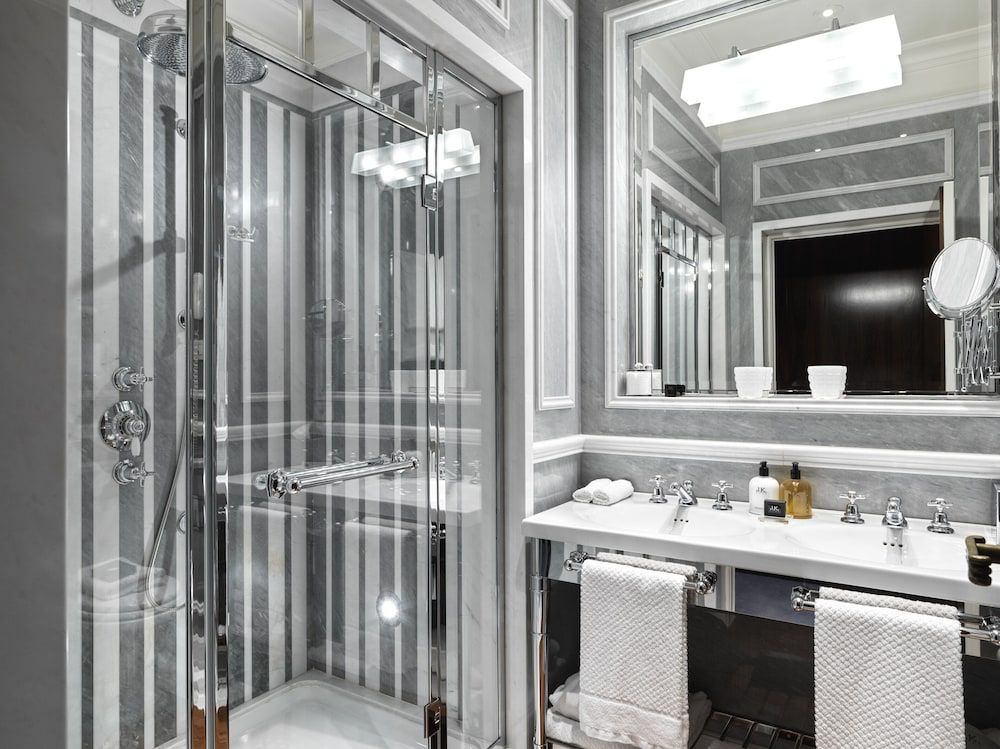 J.K. Place Roma Superior Double Room 7