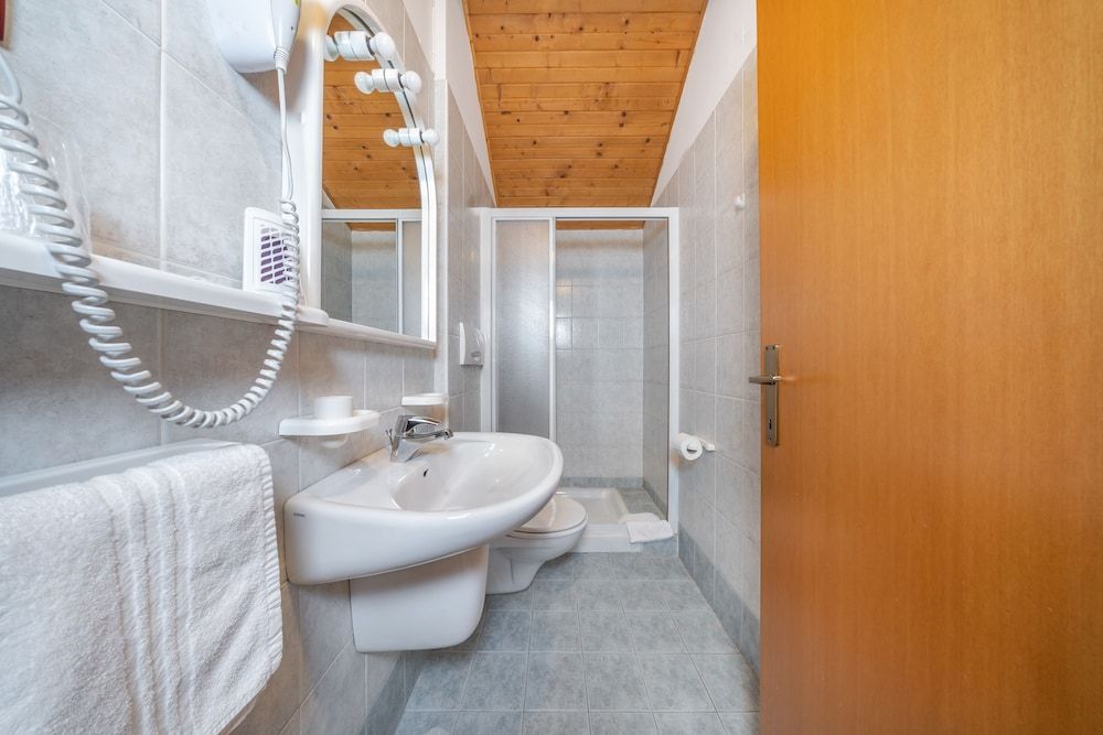 Hotel Karinhall Single Room 2