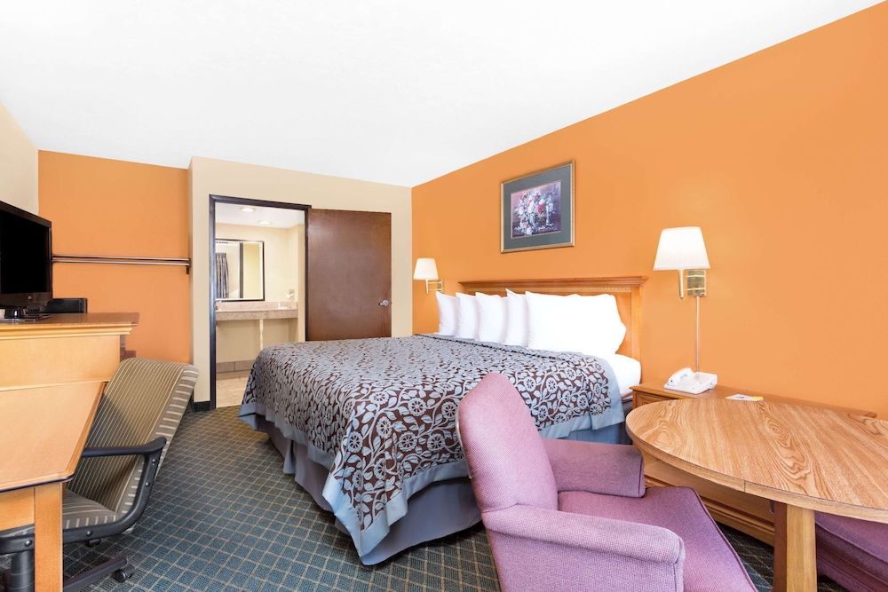 Standard Room, 1 King Bed, Smoking